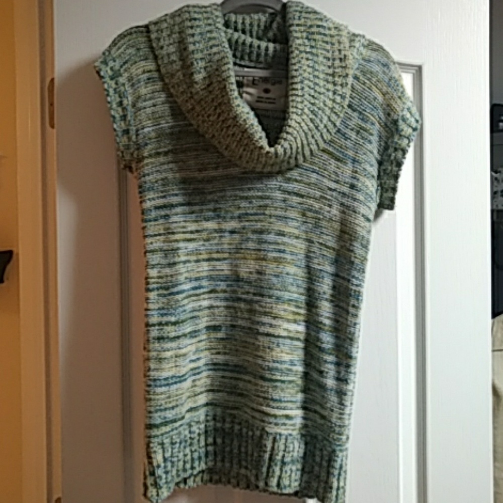 Cowl neck sleeveless sweater
